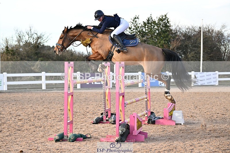 241208-140908-01891 - Cls 22 Foxhunter and 1.20m Open