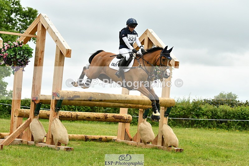 250524A-111928-09256 - B-321-Laura.Collett-BALANCERO