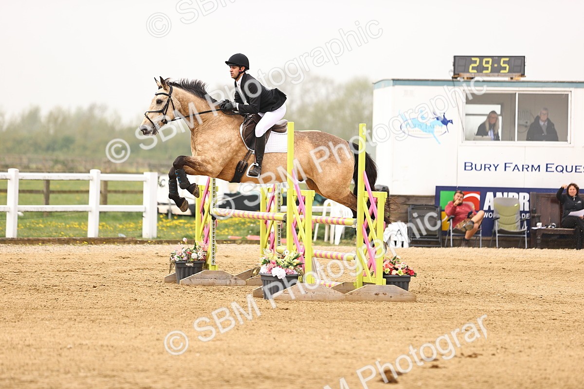  - Class 15 - Senior British novice - 90cm
