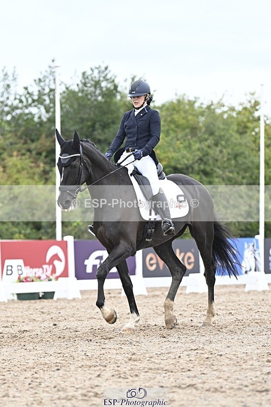 250907-124241-08107 - 034-Jasmine.SmithNigrasine.Rain