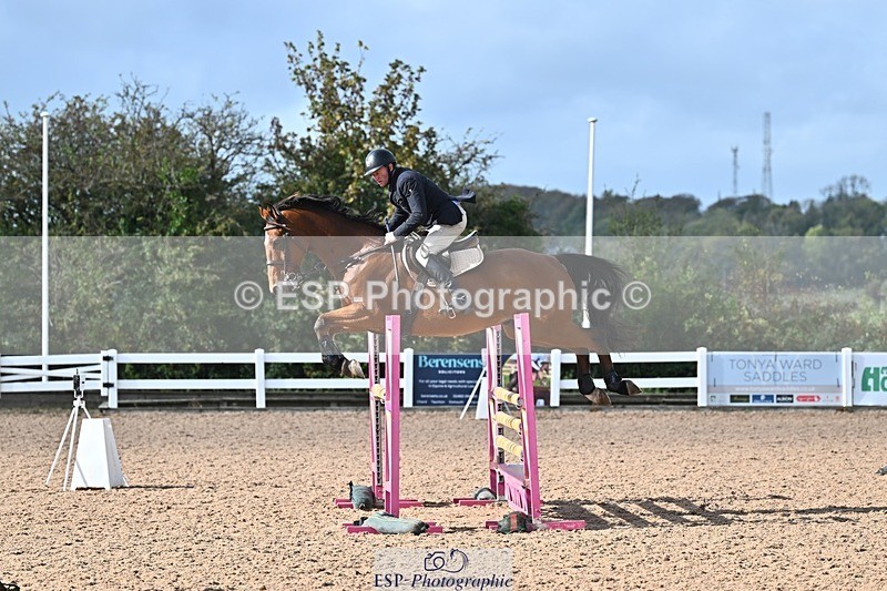 261014-130023-00535 - Cls  05 Snr Newcomers & 1.10m Open