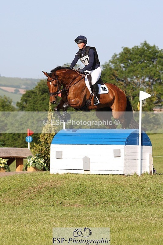 230527-181912-14630 - 177-ARGENTINO_BK-Dani_Evans-XC