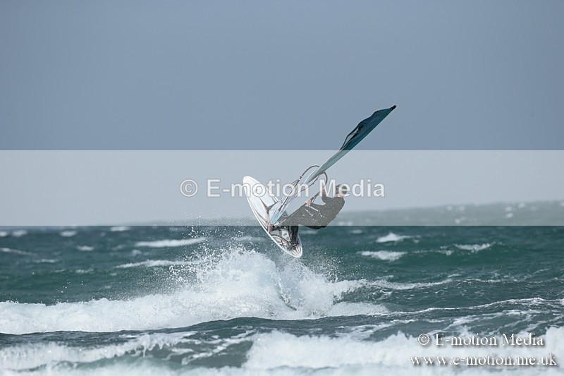 WS 020413-119 - Windsurfing