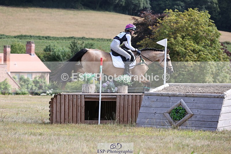 250802A-103548-00929 - A-008-Sophia.Vestey-BURDAL.DUKE