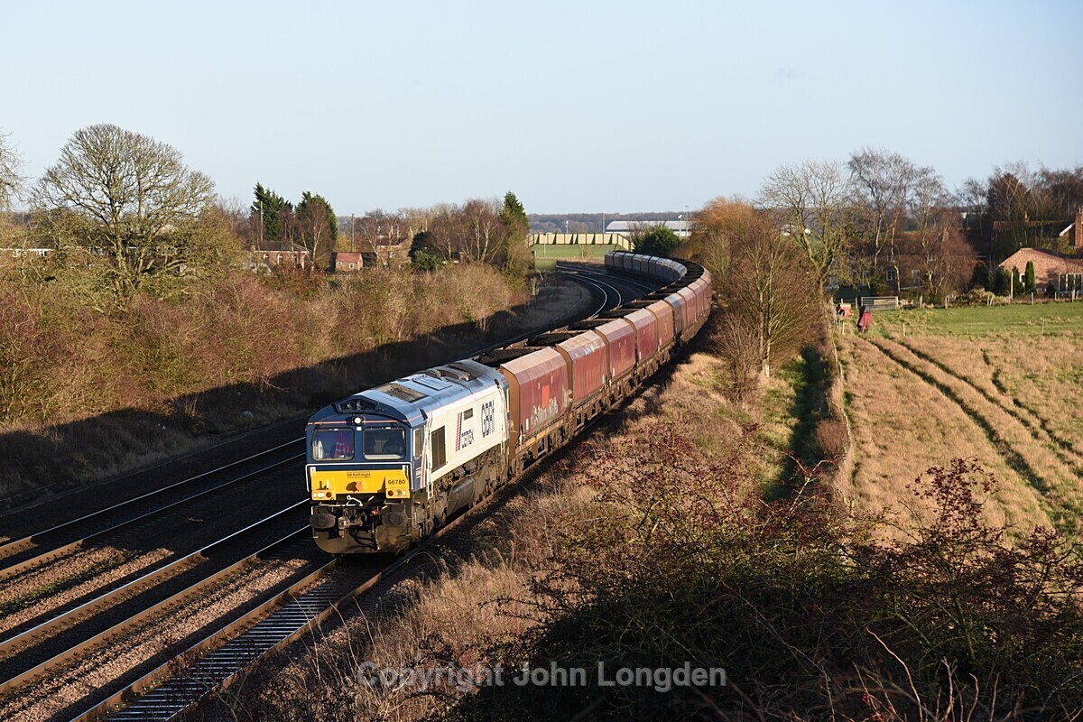 JL - 15.12.20 66780 6M81 Immingham - Ratcliffe PS, Knabbs Bridge - North Lincs