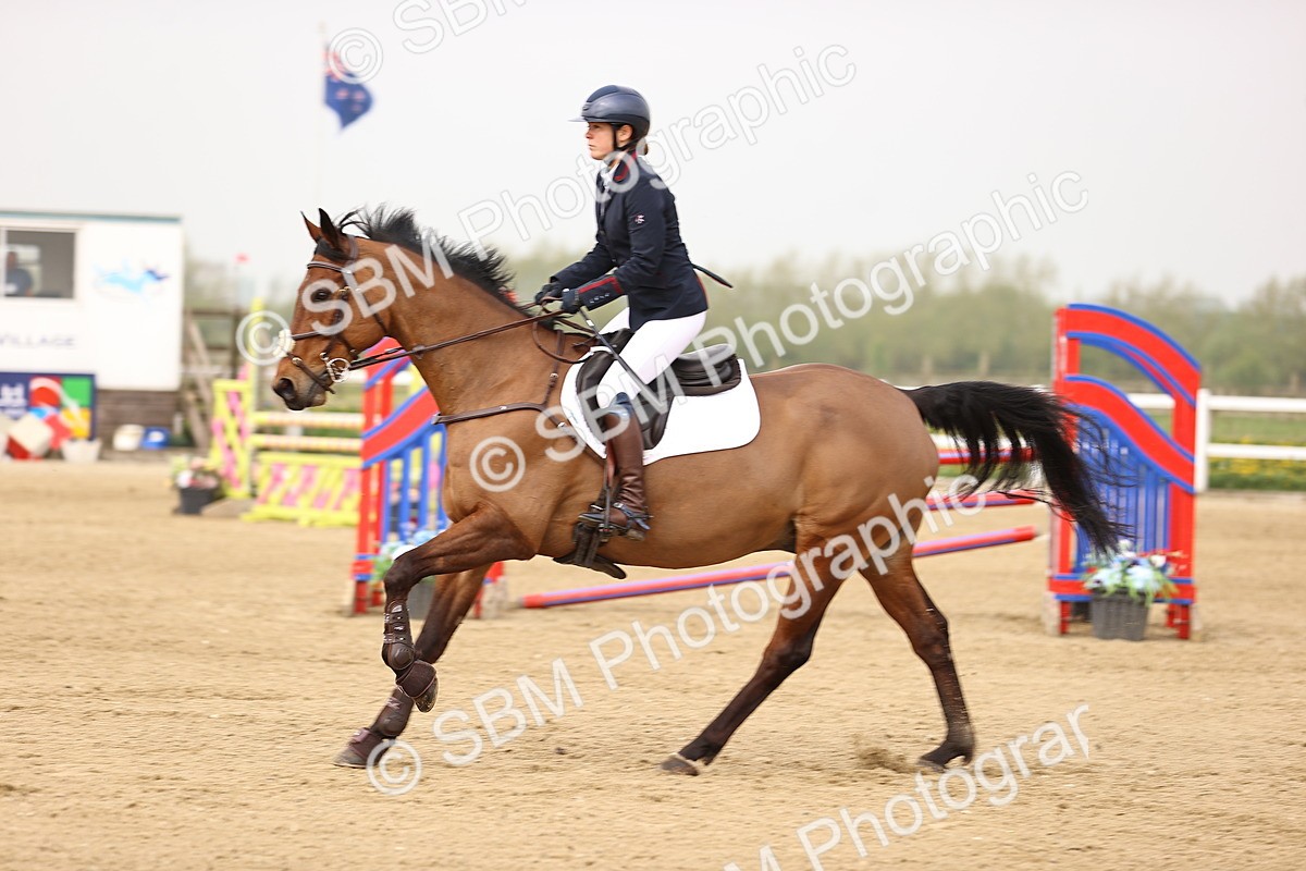  - Class 15 - Senior British novice - 90cm
