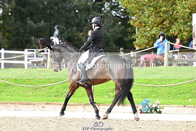 251023A-105131-01565 - B-132-Hannah.R.Jones