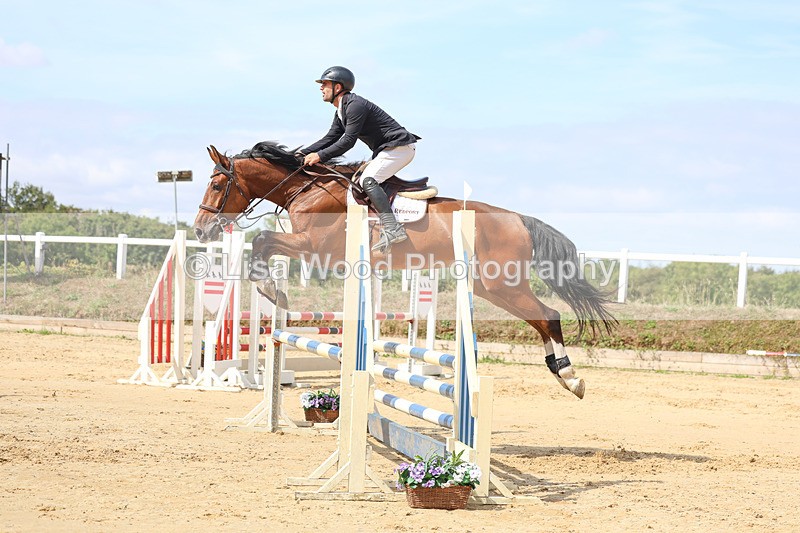 3E7A3601 - Class 4: Senior British Novice/90cm open