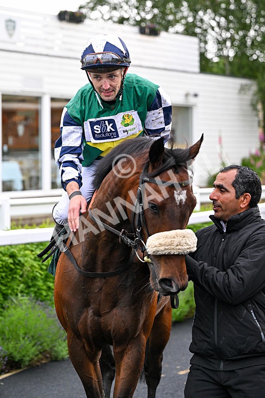 110626-Race 4-Winchurch-4965 - Race 4 19.52pm Download The Raceday Ready App Handicap
