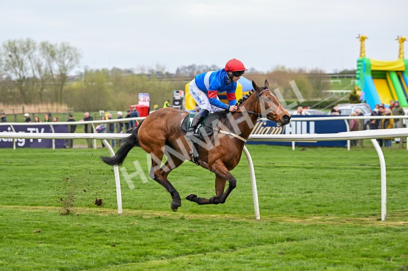 090425-Race 5-Miss Willows-0060 - Race 5