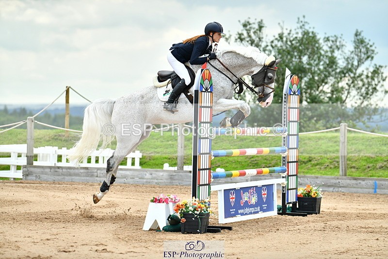 230720A-151149-03747 - Cls 9, 2 Star Big 1.40m Start to break