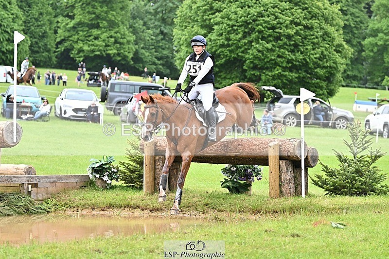 240525-160917-17455 - 251-MILESTONE_GOLD-Gaby_Bull