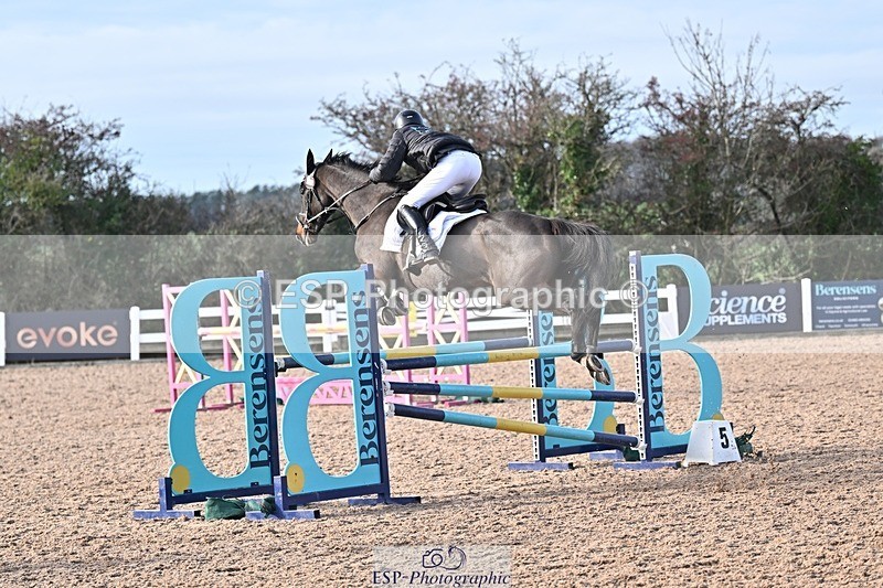 251126-122345-00440 - Cls 4 Newcomers and 1.10m