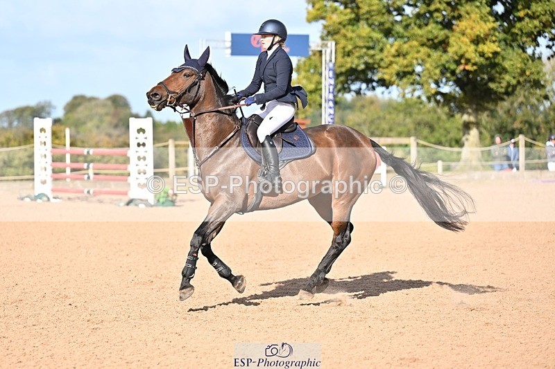 251005-103703-02811 - Cls 15 Foxhunter and 1.20m