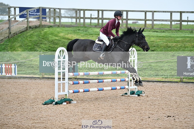 241102A-105358-04124 - SAT Cls 9 British Novice and 90cm Open