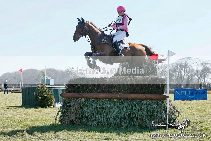 _LES4127port - Equestrian