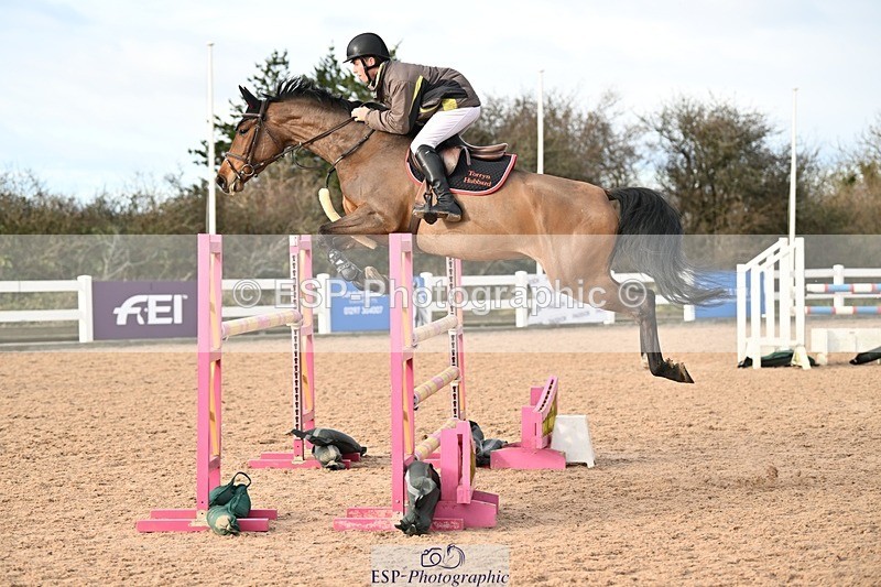 241208-132248-01762 - Cls 21 Newcomers and 1.10m Open