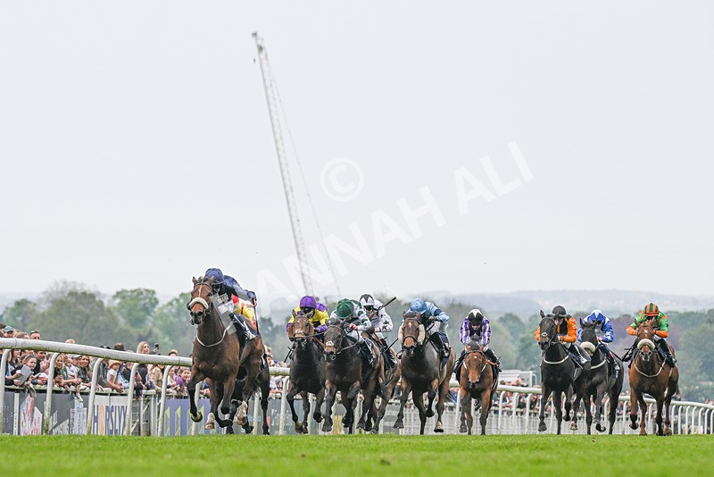 060524-Race 4-Powdering-2160 - Race 4