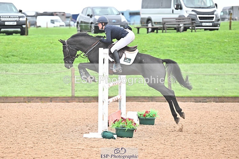 251003-131417-01059 - Cls 3 Foxhunter and 1.20m