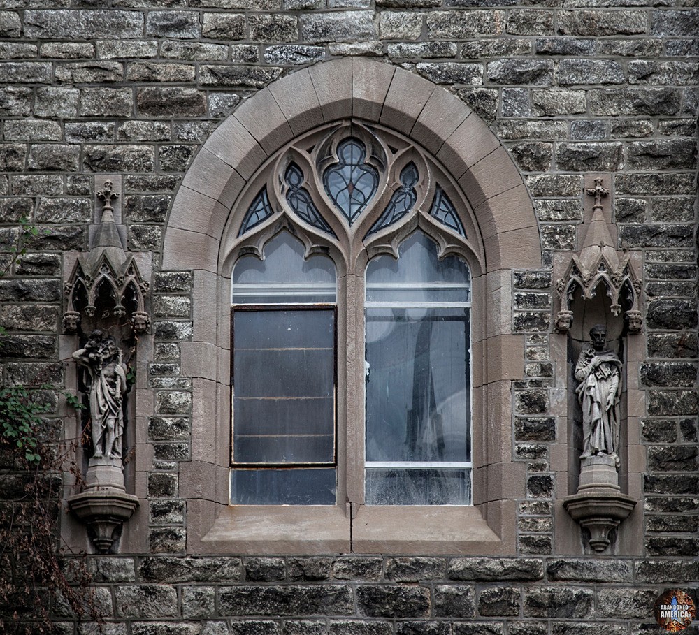 St. Peter's Episcopal Church (Germantown, PA) | Window Detail - St. Peter's Episcopal Church