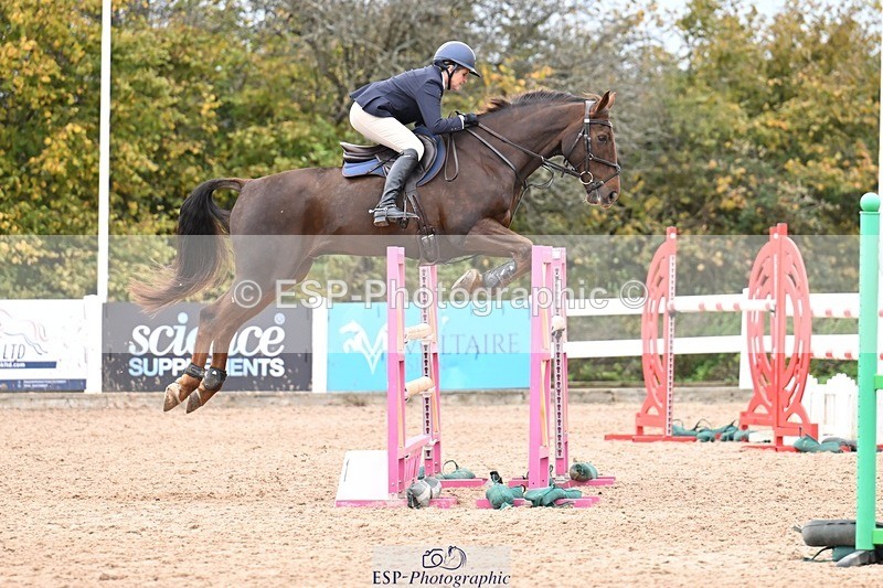 251022-143211-00673 - Cls 6 Snr Foxhunter 1.20m
