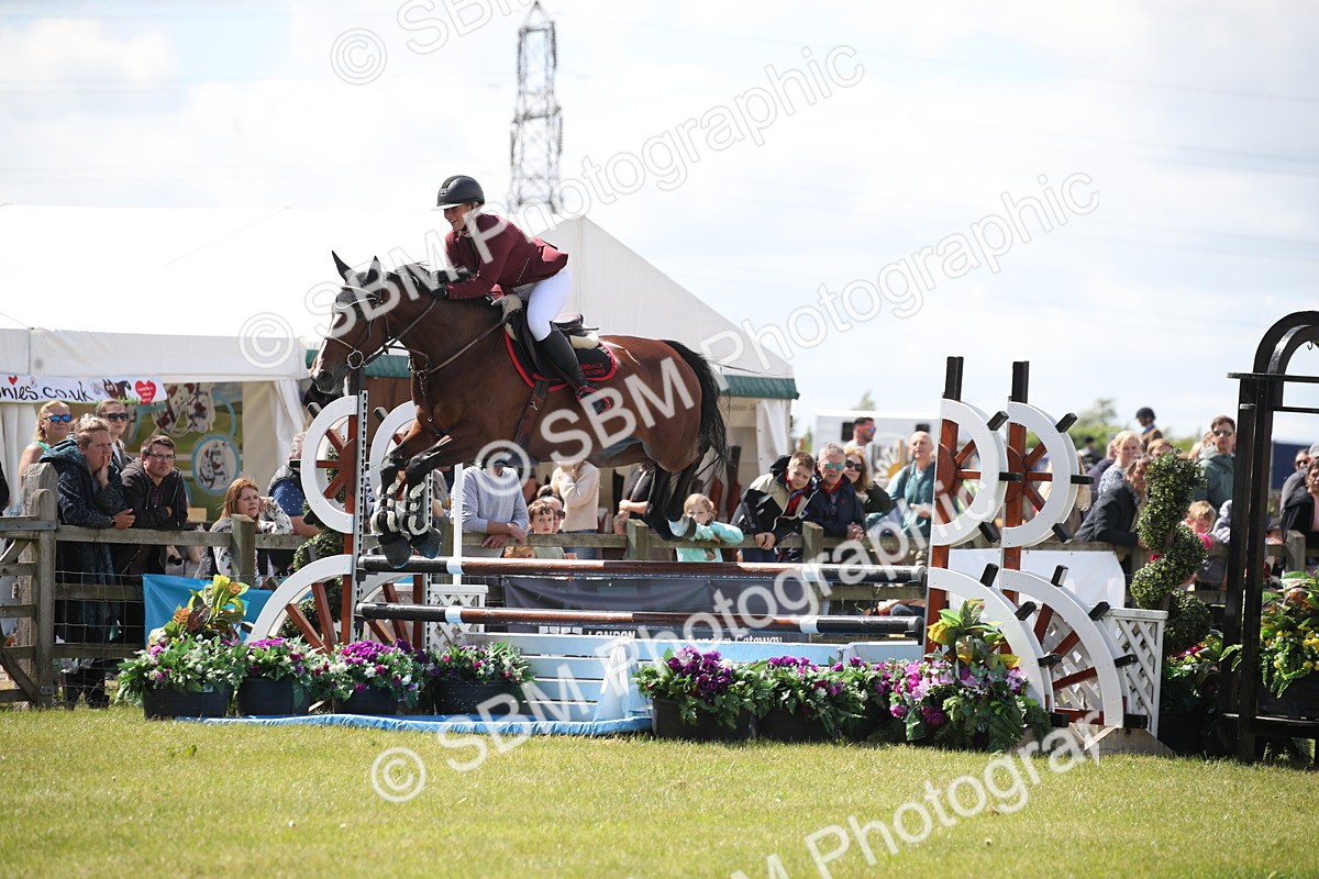 SBM_17396 - Class 208 - Senior Foxhunter 1.20m Open
