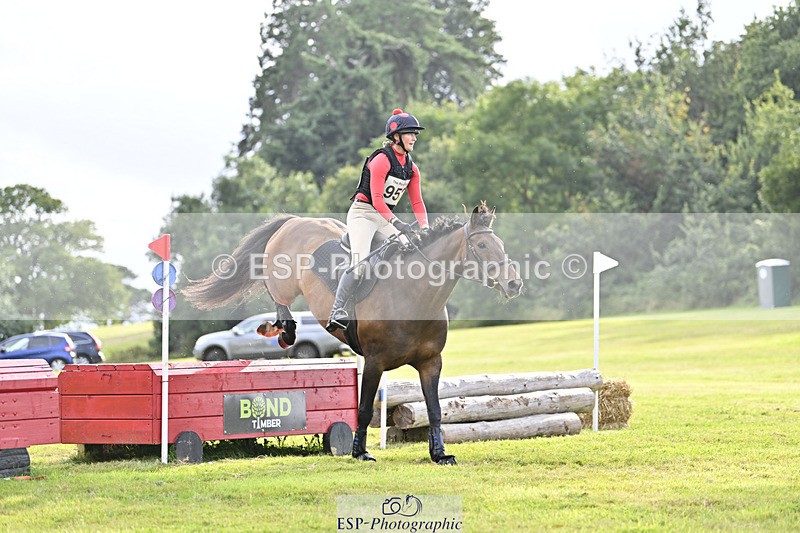 240825X-171007-37677 - 80cm XC 16.30 to 17.30