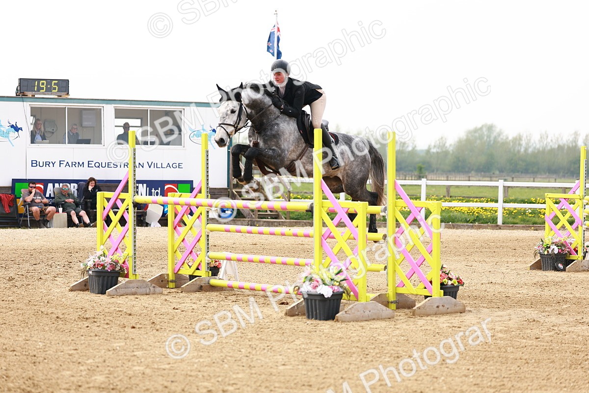  - Class 19 - Senior Foxhunter - 1.20m