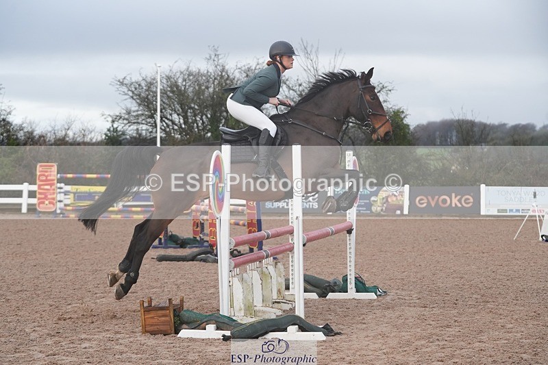 260201-102732-03079 - Cls 16 British Novice and 90cm