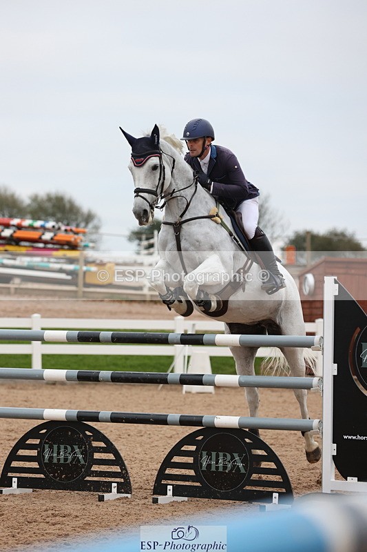 241101A-155905-03159 - FRI Cls 8 National 1.30m