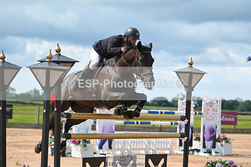 230721A-105408-05487 - Cls 6, 2 Star Medium 1.35m