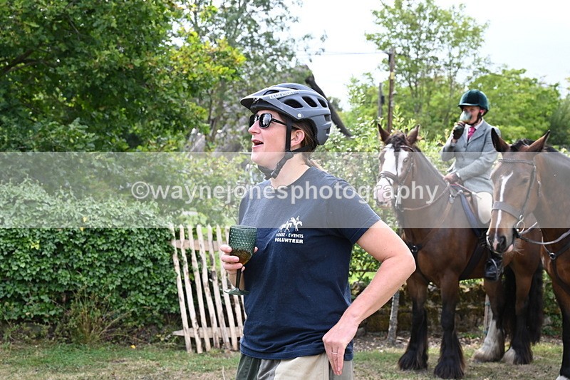 WJ6_3429 - Berks & Bucks - The Old farmhouse - Hound Exercise 20-08-25