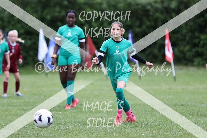 1DX32283 - Covingham Park V Tadpole Farm