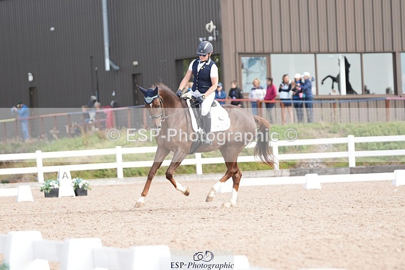 250906-104409-01552 - 006-Verity.PerryVogue