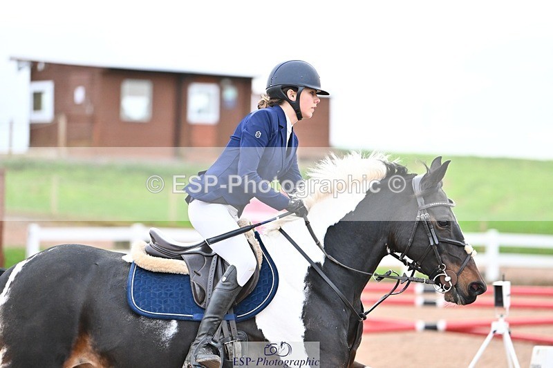 241117X-083821-03111 - Cls 02s Pony intro 70cm