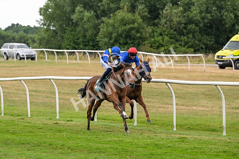 220726-Race 4-Sound Gloria-9785 - Race 4 15.42pm racingtv.com/freetrial Handicap