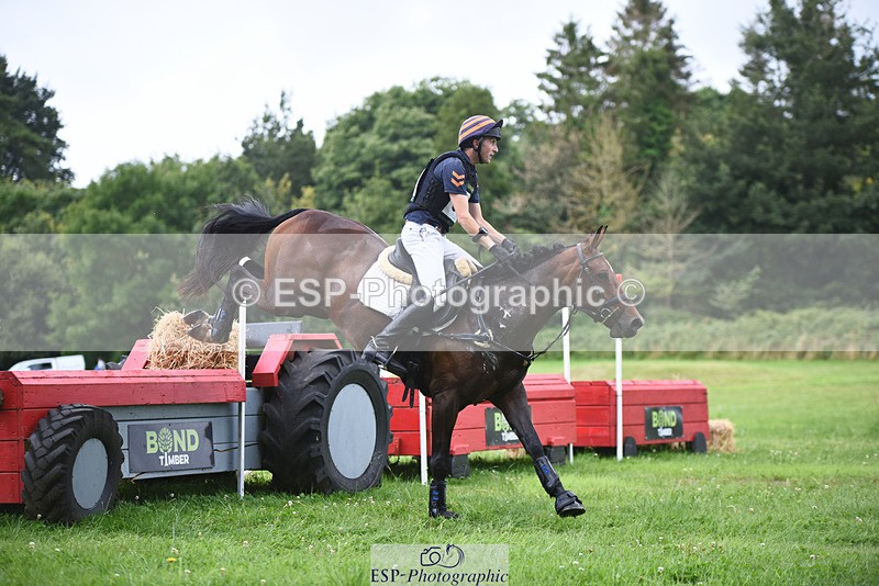 240804-105333-10848 - 359-Max_Forster-HOLD_ON_MY_HEART