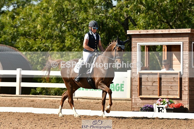 250817-154847-11348 - 214-Verity.PerryVogue