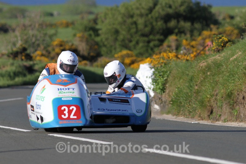 Andy King / Ben Hughes* Natures Flame / Hoft Racing - Monday Practice - Sidecars