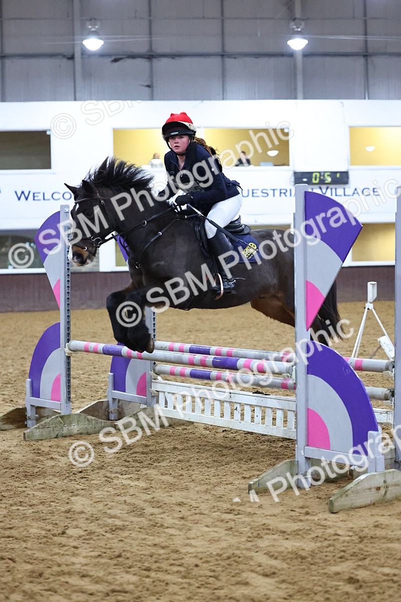 SBM_002639 - Class 6 - Holly & Ivy Stakes - 90cm