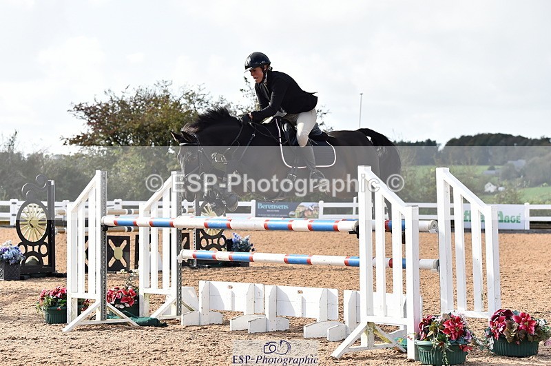 231014A-144304-05340 - Cls 15 1.05m Amateur Q 2nd R