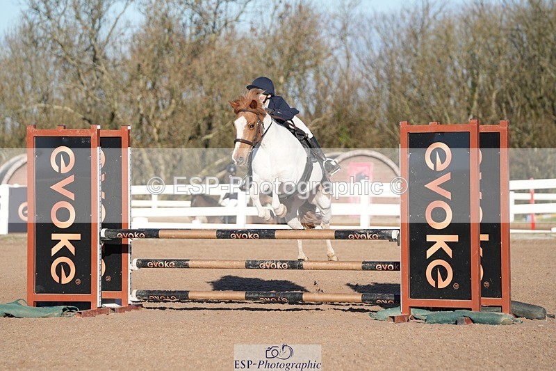 251130-104725-00986 - Cls 4 Pony Brit Nov & 80cm Open
