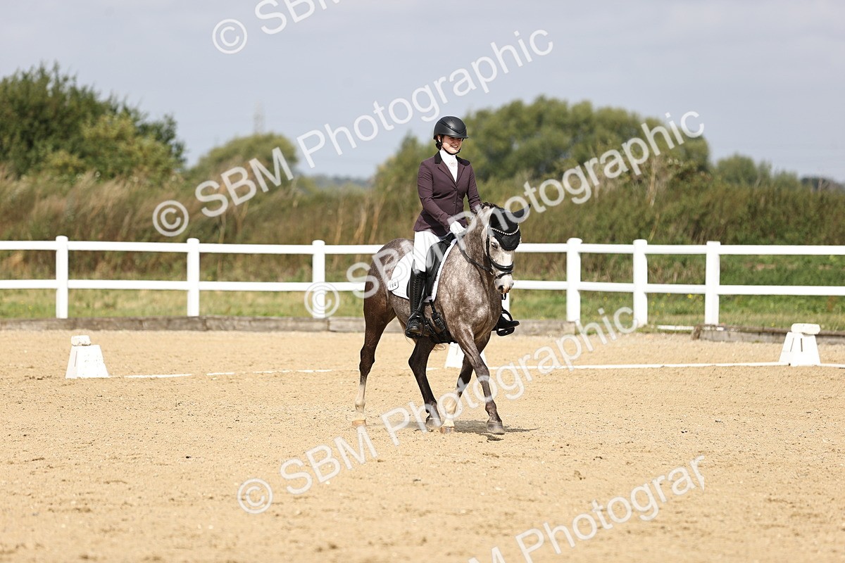 SBM_016244 - Class 14 - Novice 23 - 10.29-11.32