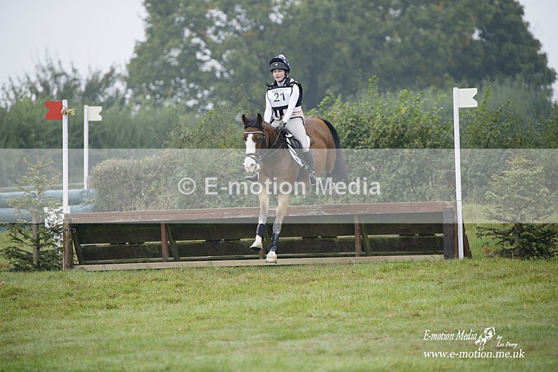 WWHT 171021 0155 - Novice Restricted (0.80m)  17/10/21