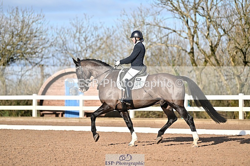 241214-110932-01310 - 144-Natasha.Rumble-Week.Orchard.Leo