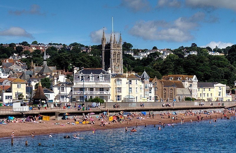 Busy Day Teignmouth Promenade and Beach - Teignmouth and Shaldon