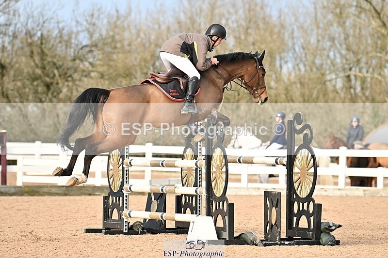 241208-132236-01758 - Cls 21 Newcomers and 1.10m Open