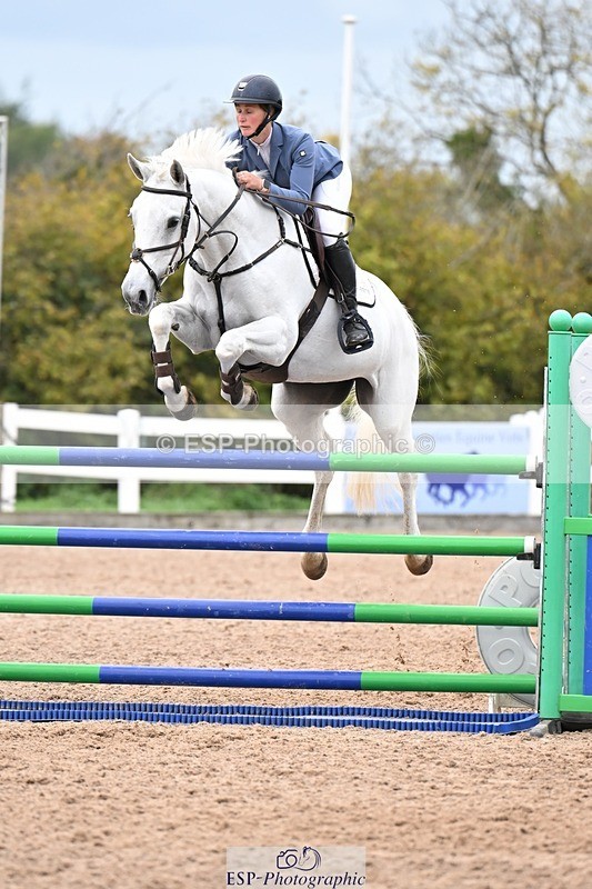 251022-143556-00687 - Cls 6 Snr Foxhunter 1.20m