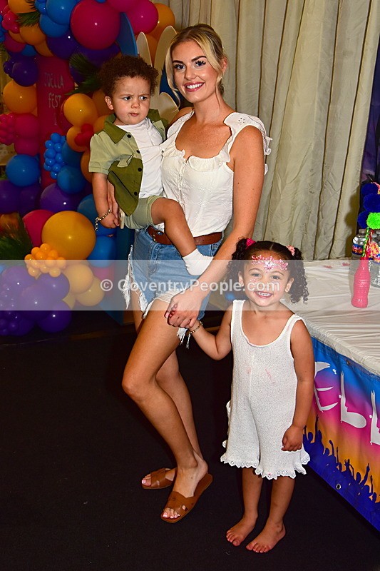 CON-492 - Joey and Ella