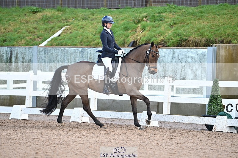 240218A-110523-05802 - 131-Lauren.Burrows-Active.Vogue